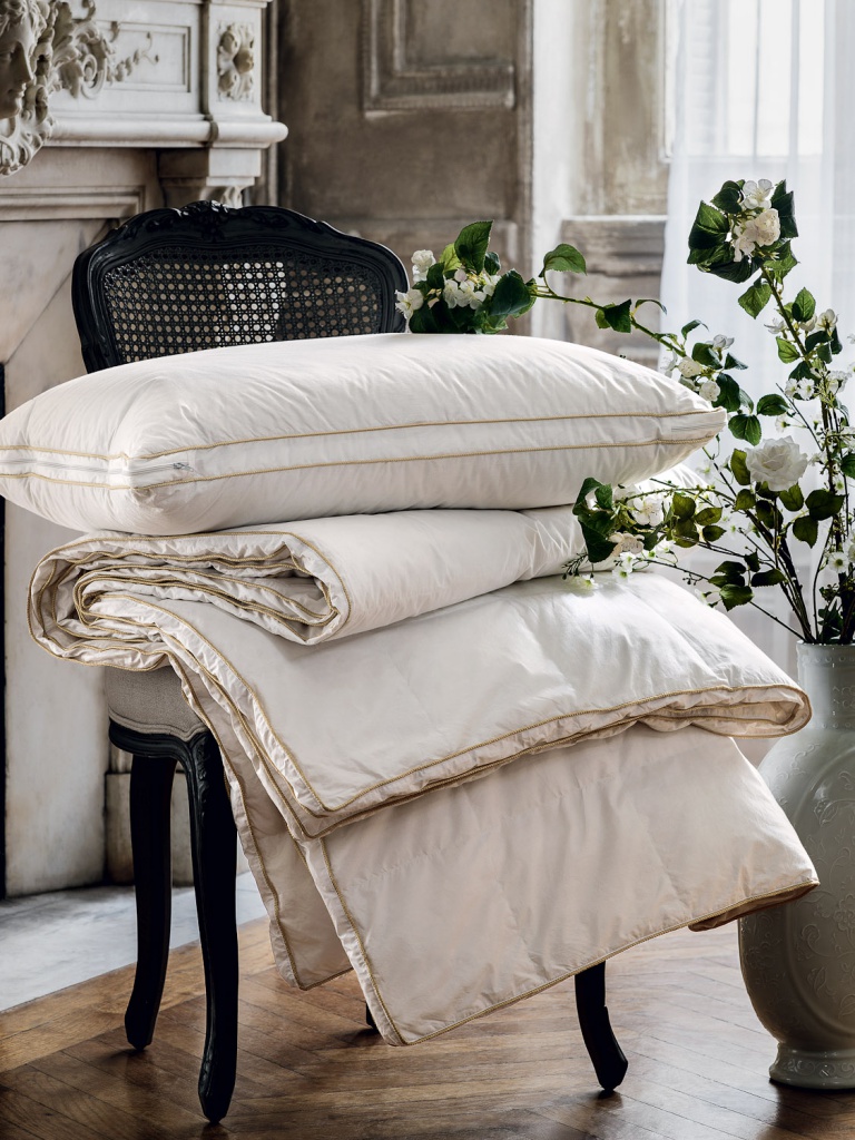 Одеяло и подушка Баттерфляй с наполнителем из шелка, Togas House of Textiles.jpg